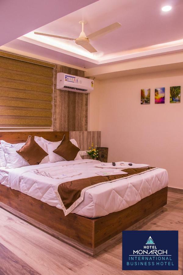 Hotel Monarch International Bangalore Exterior photo